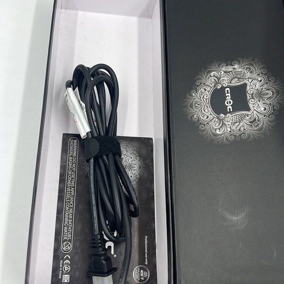 Croc Classic Black Titanium 1.5'' Flat Iron Gently used look like  New - Picture 4 of 4
